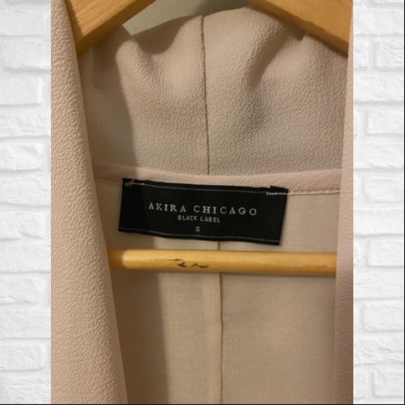 Beautiful Lightweight Spring Blazer - Picture 3 of 4